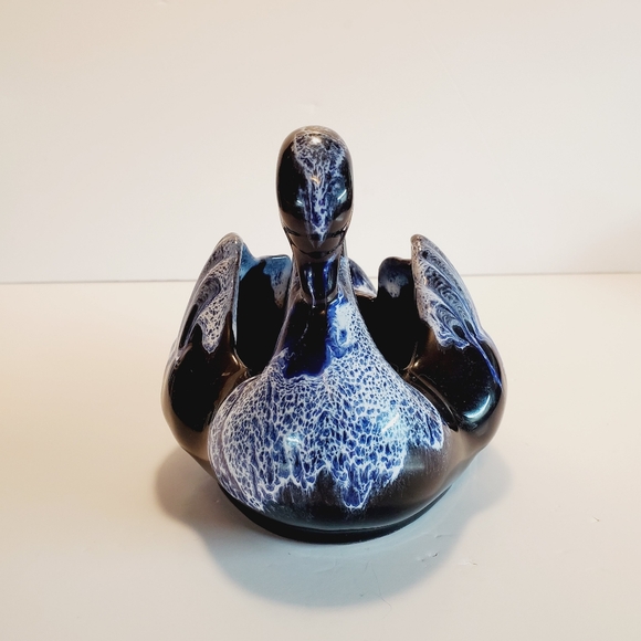 Vintage Blue Mountain Pottery Ceramic Swan Sculpture - Picture 2 of 10